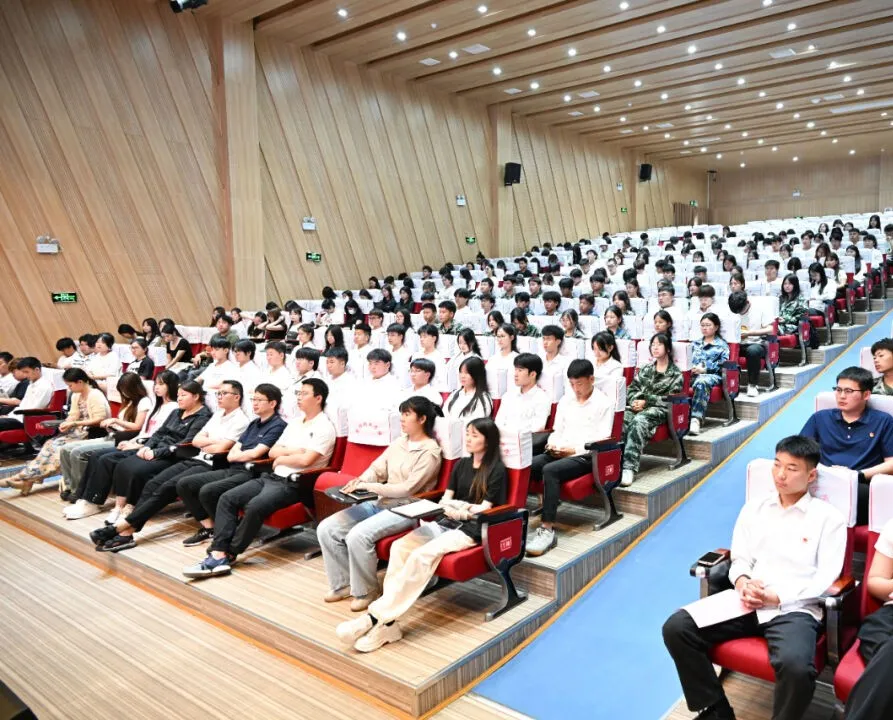 图片[9]-青春挺膺担当 | 我校举行2024年上半年新发展团员示范性集中入团仪式-南职小窝