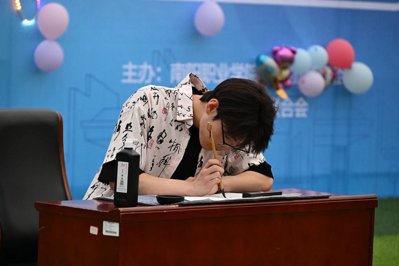 图片[2]-保持热爱 逐梦山河|我校顺利举办第八届社团文化节-南职小窝